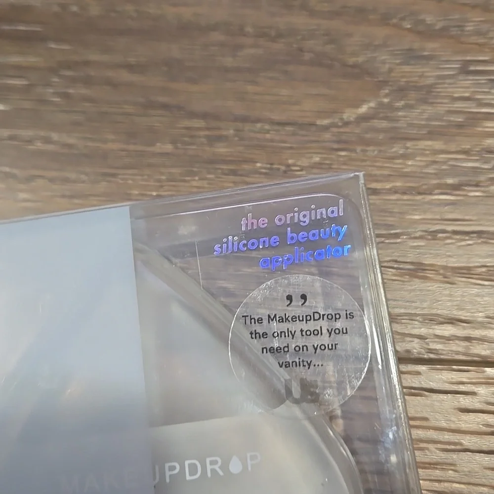 NWT MAKEUPDROP SILICONE APPLICATOR BODY.... #7891